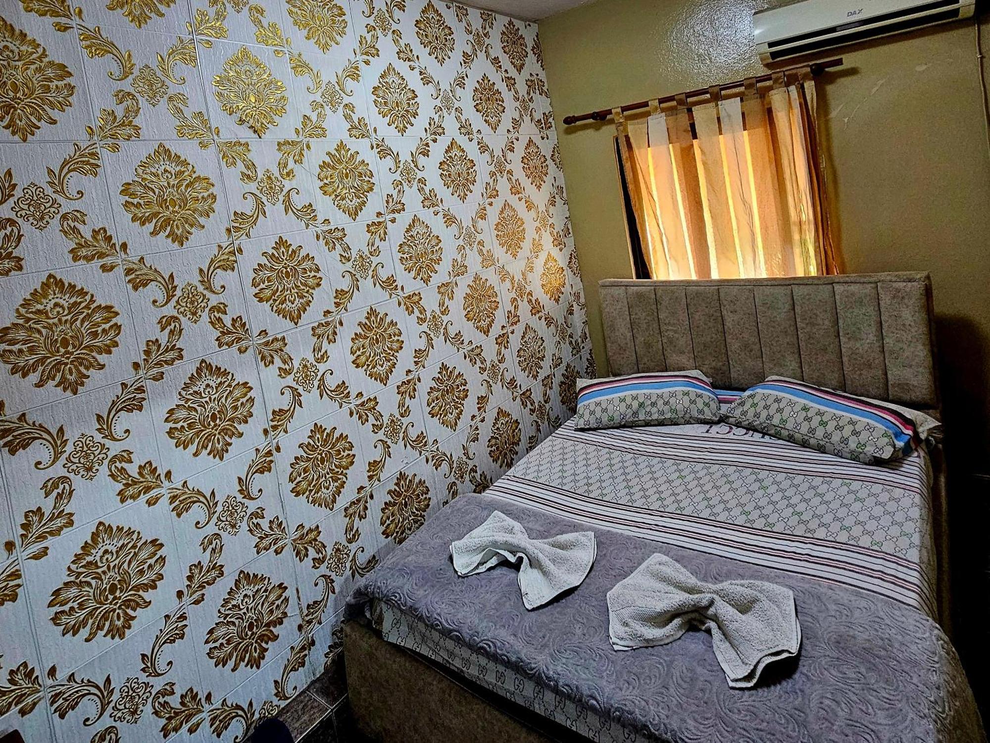 Dafina Hotel Tirana Habitación foto